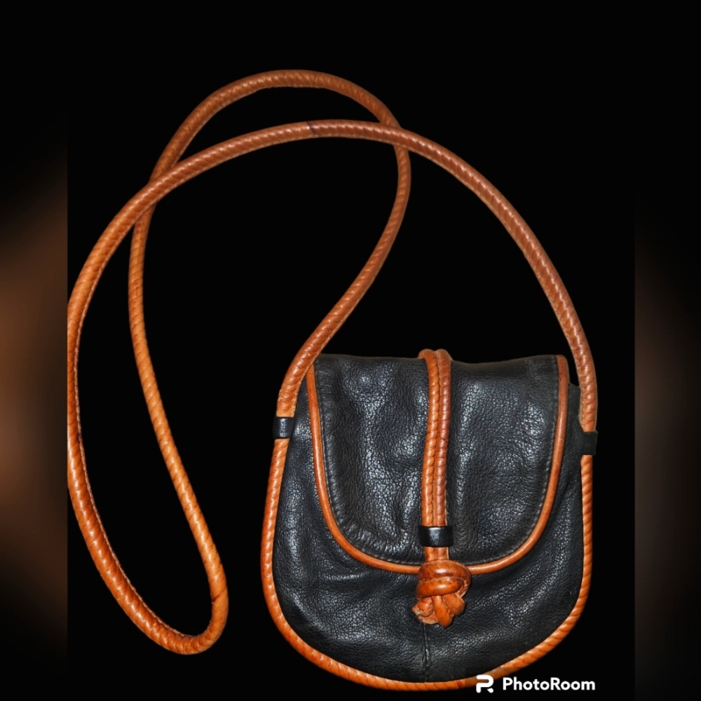 Vintage Kenneth Cole Crossbody bag